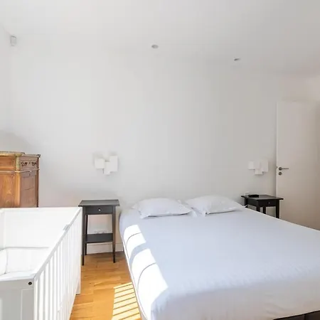 Veeve - Ethereal Light Apartment